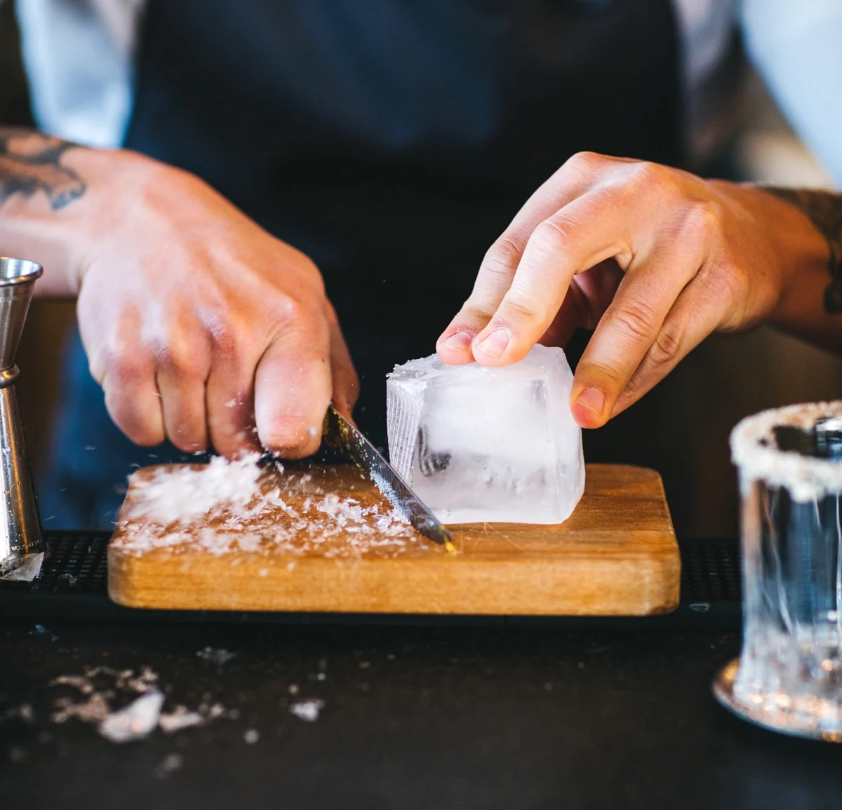 Ice carving for cocktails